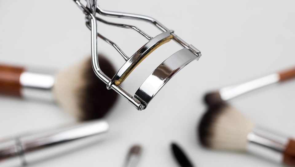 5 Must-Avoid Eyelash Curler Mistakes You Probably Are Making