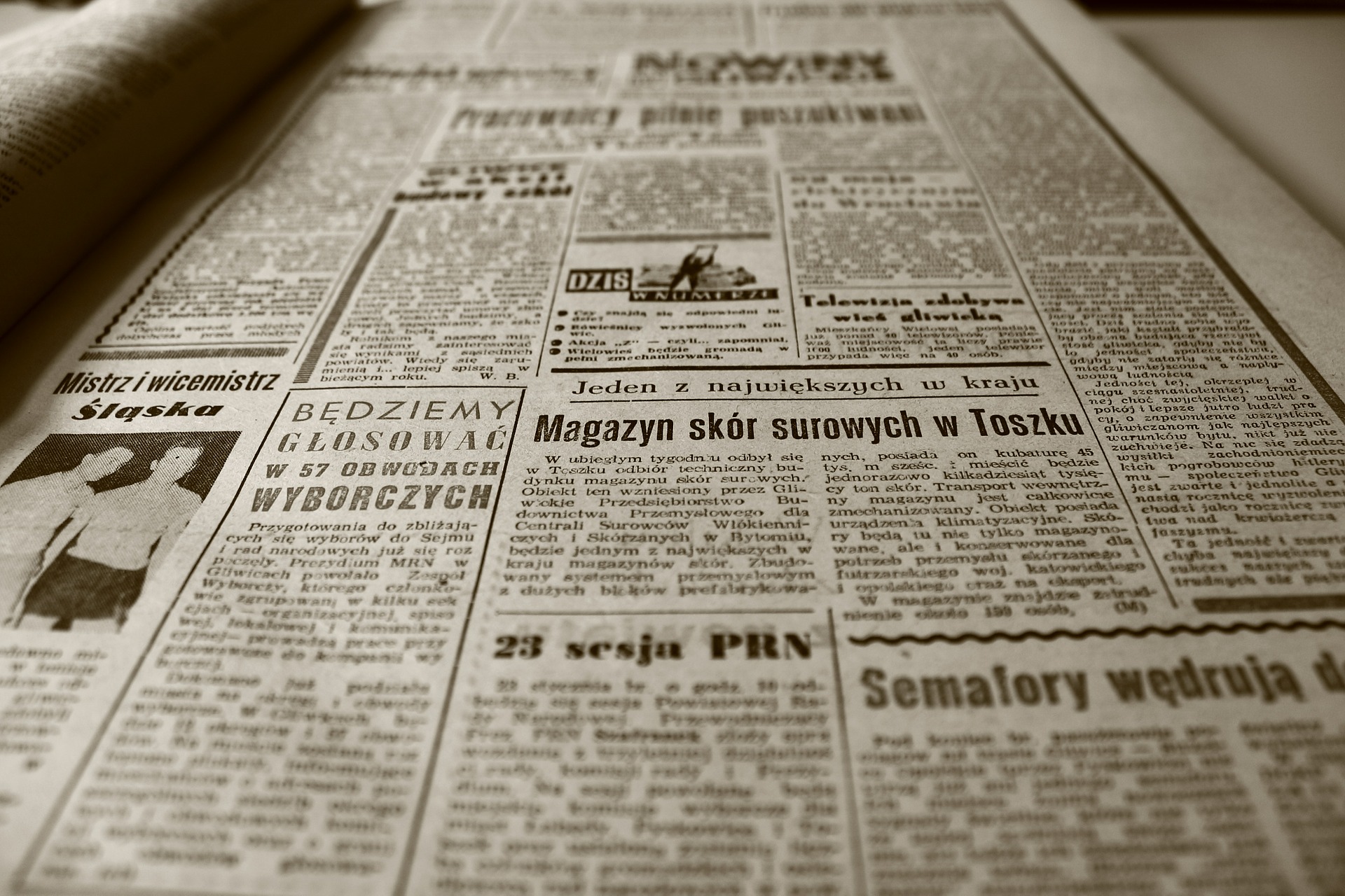 old-newspaper-350376_1920