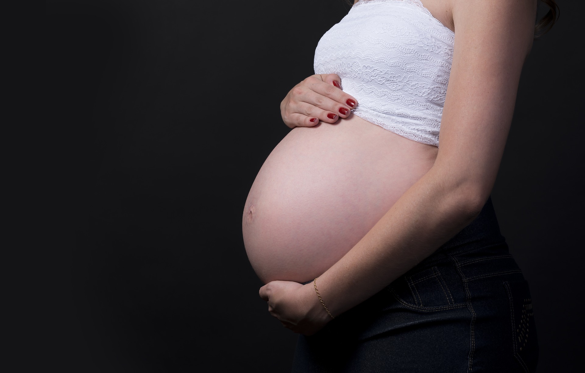 pregnant-2640994_1920