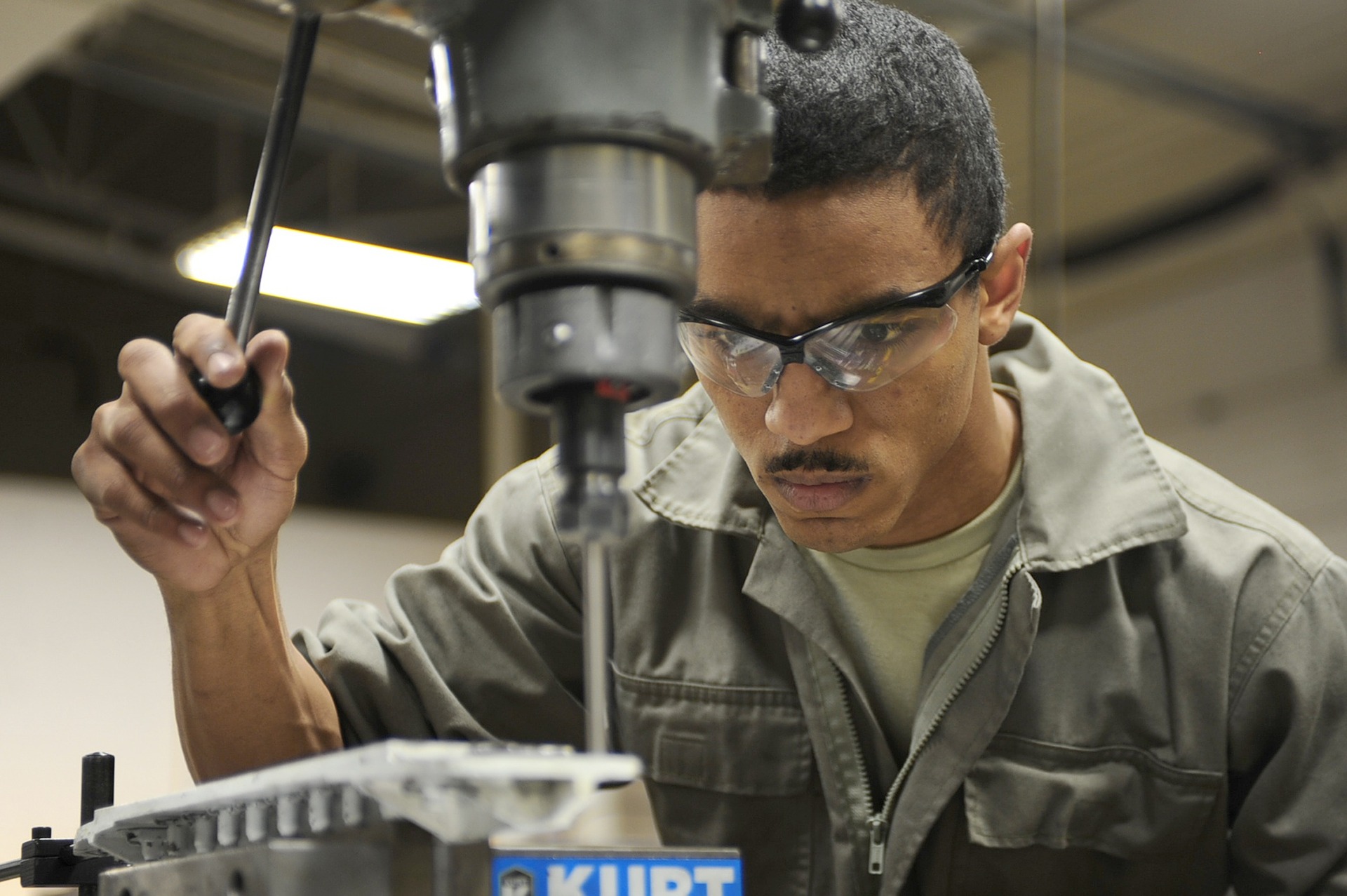 worker-659884_1920