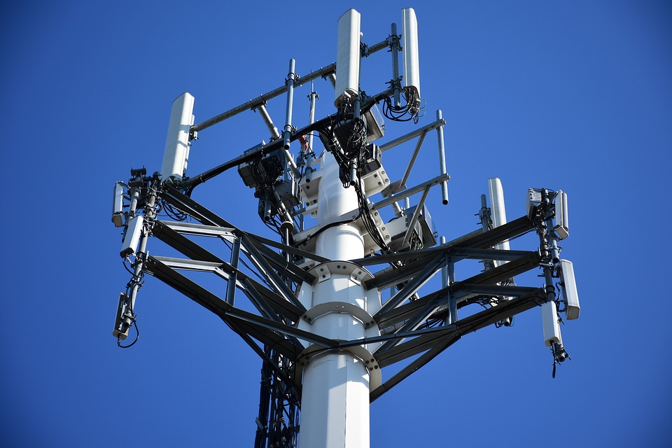 Factors That Determine Cell Tower Lease Rates