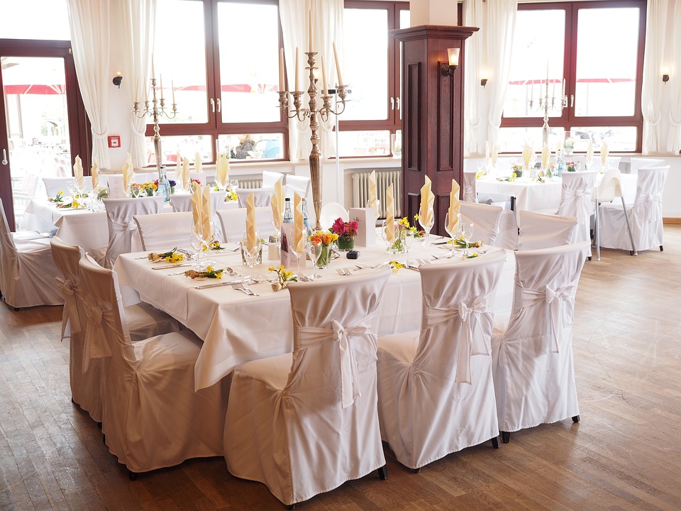 Factors To Consider To Buy Wedding Tables.