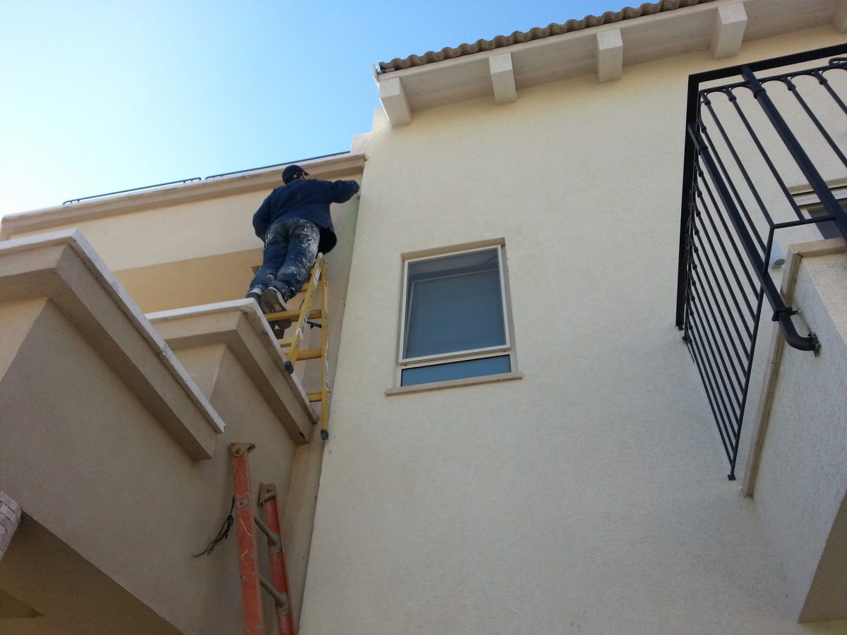 What Are The Advantages Of Professional Commercial Gutter Cleaning?