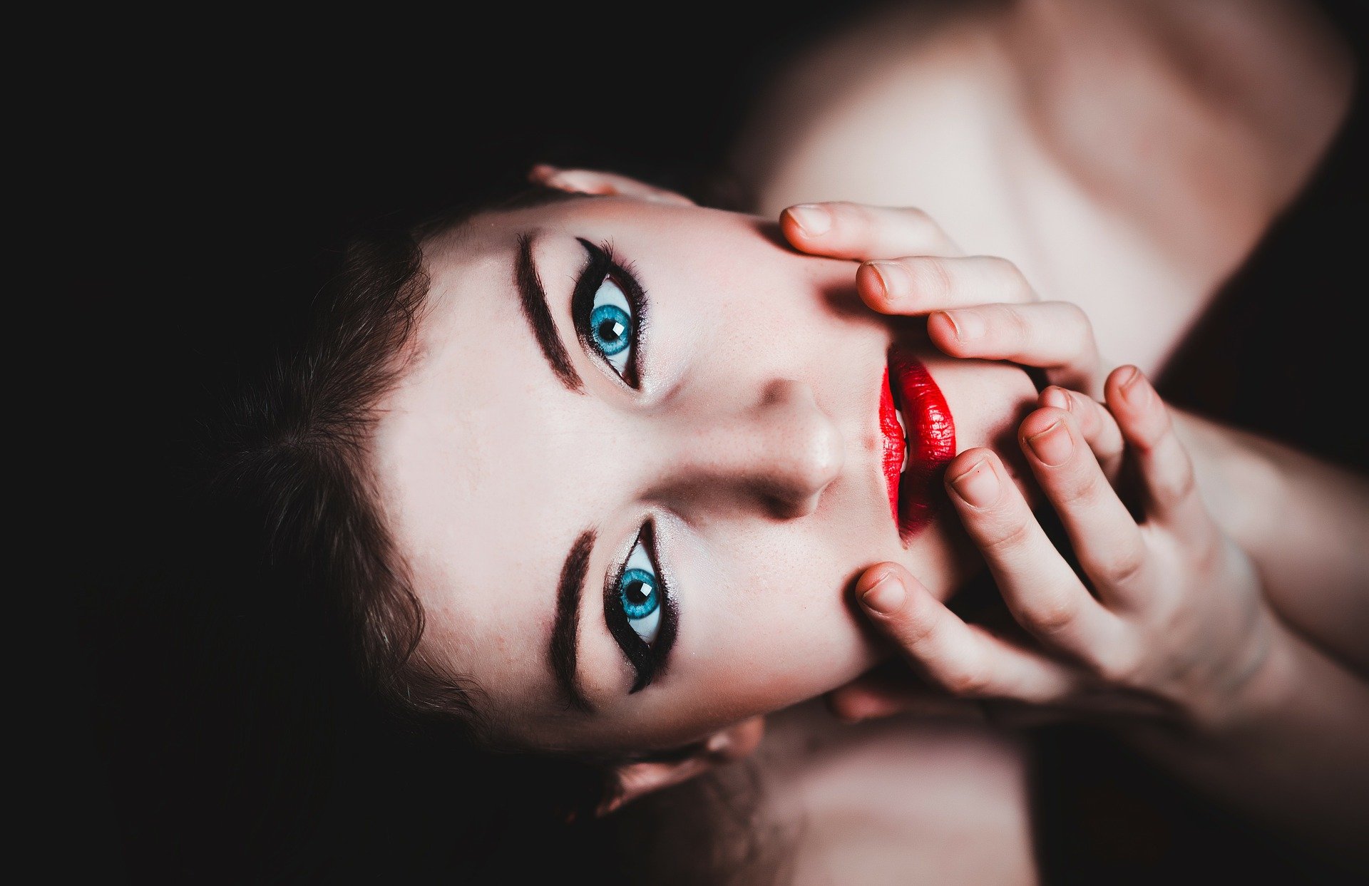 woman-237438_1920 (1)