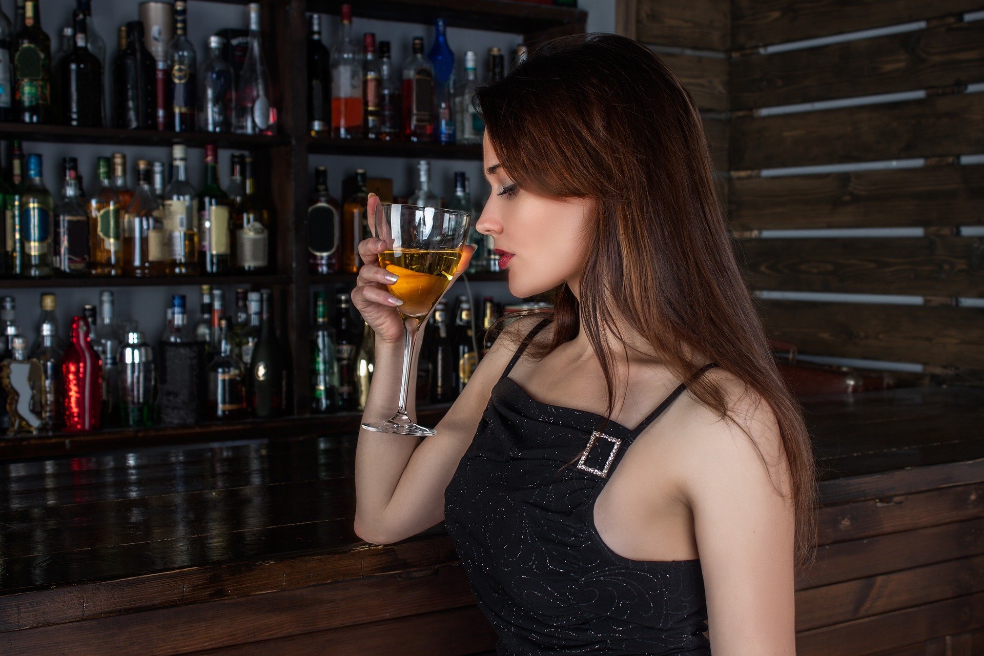 woman-1064664_1920