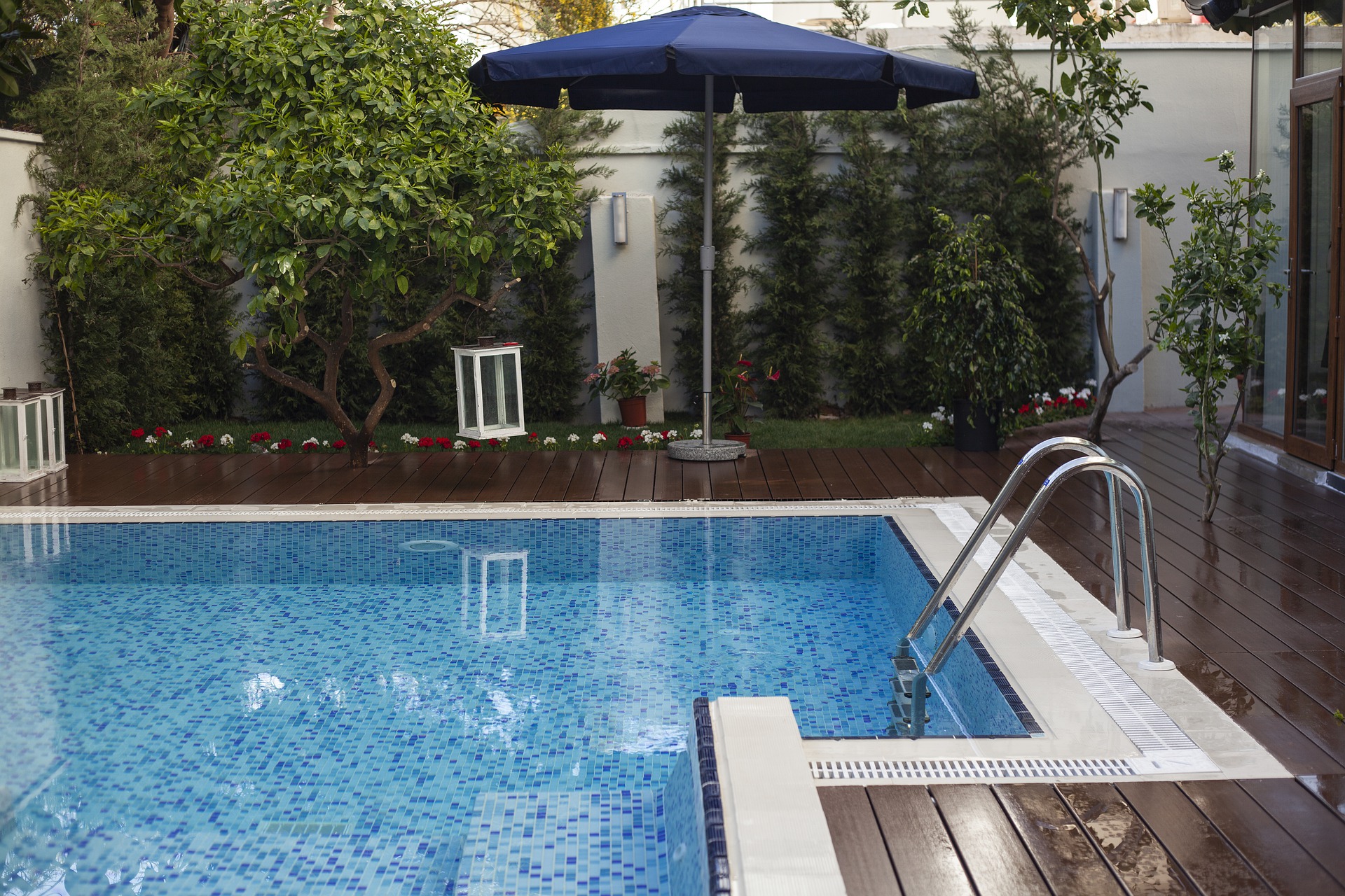 pool-5055009_1920
