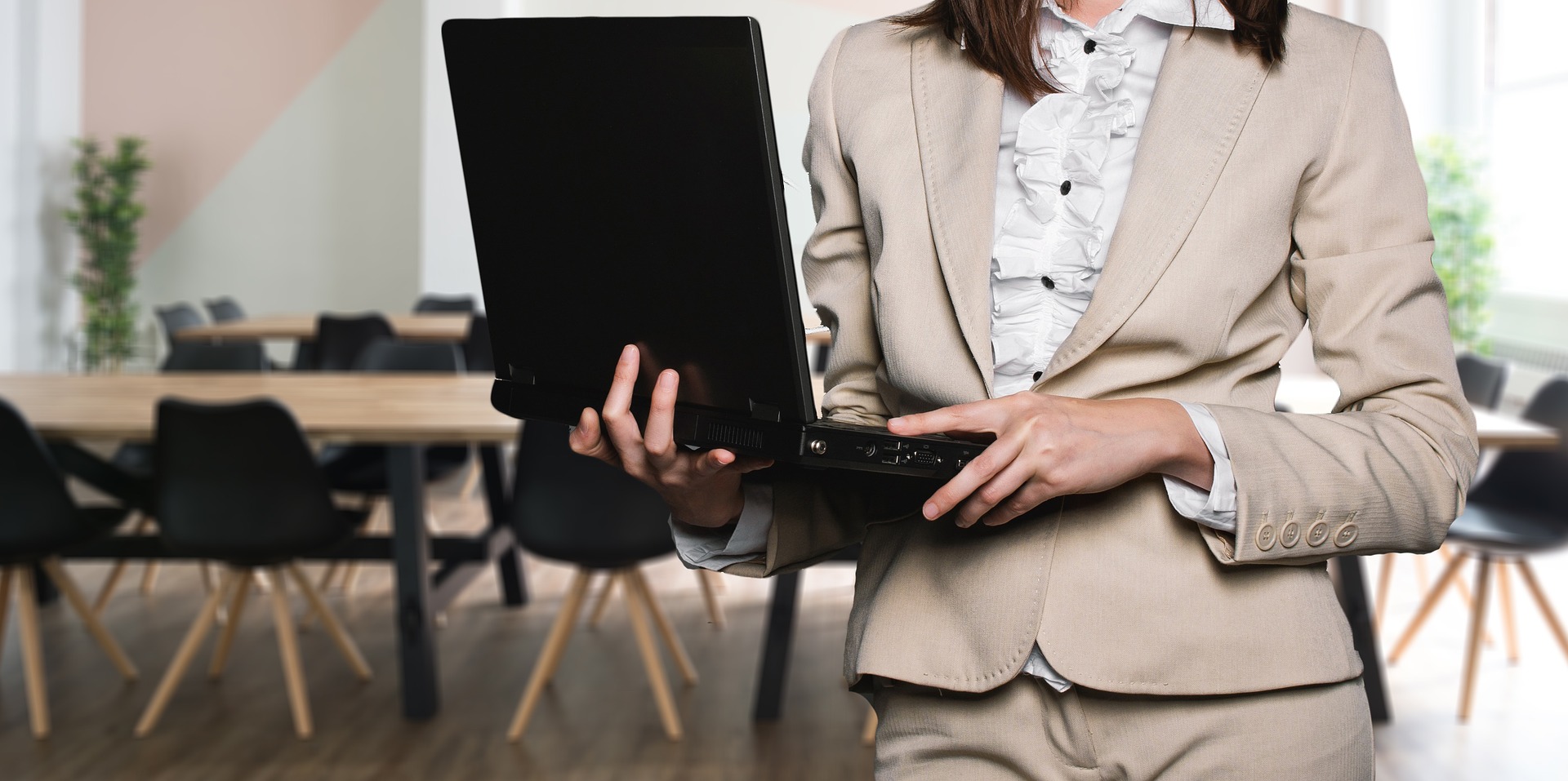 businesswoman-ga43983d87_1920