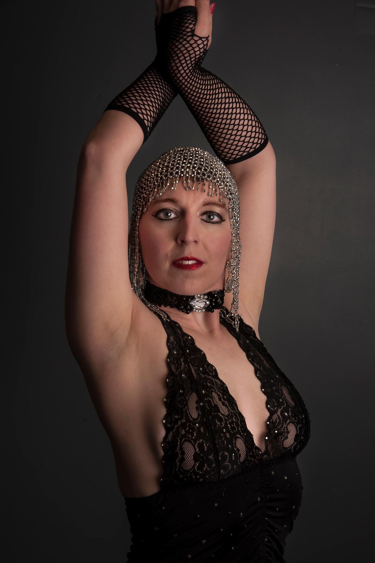 burlesque-3475913_1920 (2)