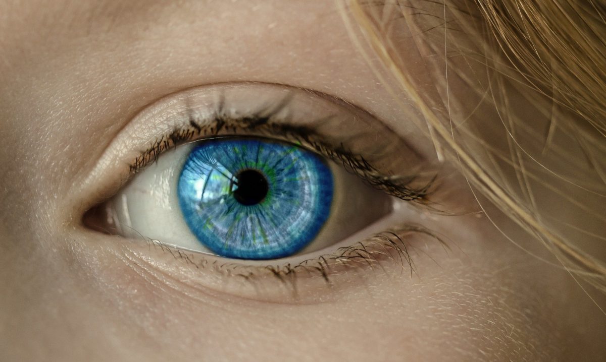 Everything You Need To Know About Colored Contact Lenses In UK