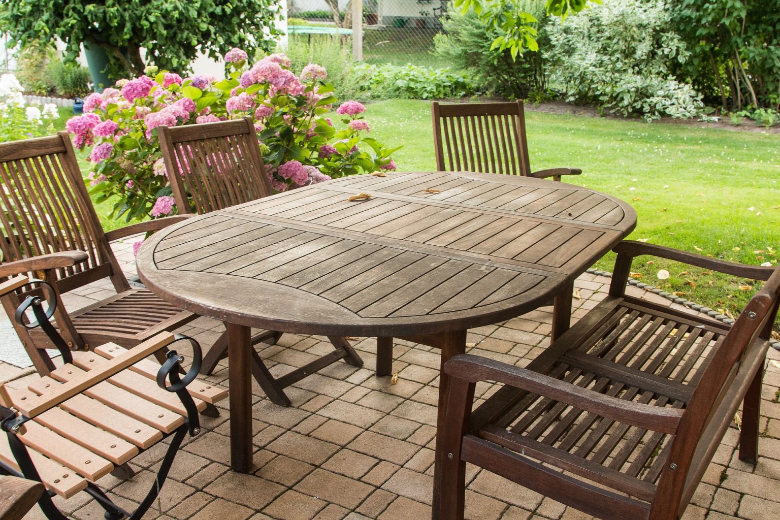 learn-about-the-different-types-of-high-quality-garden-furniture-and