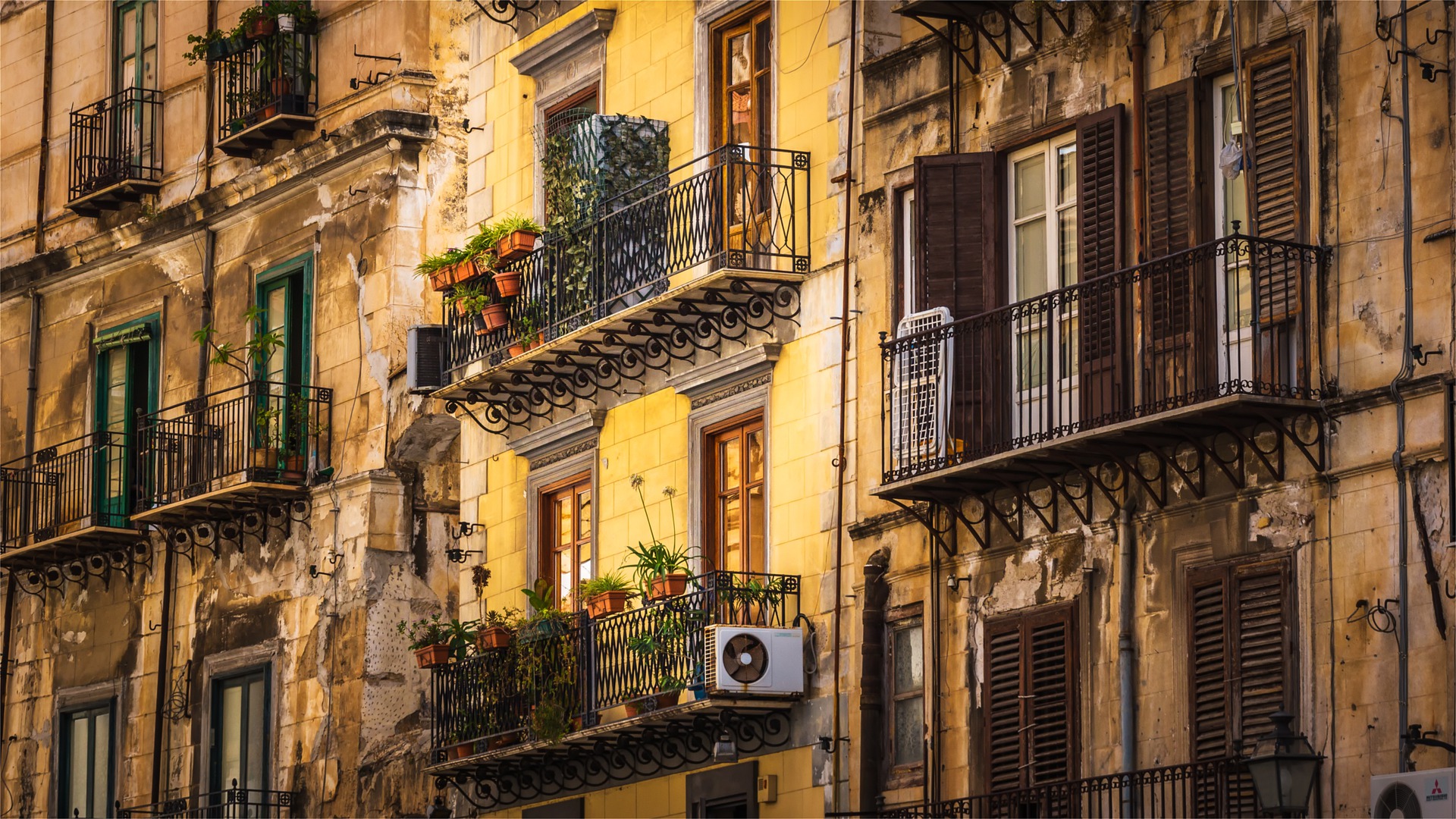 house-facade-4036809_1920