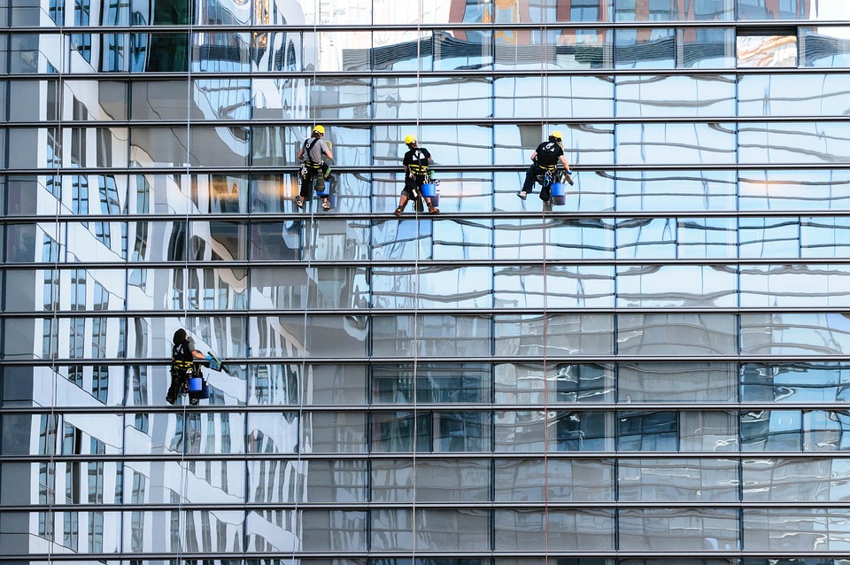 The Benefits Of Hiring A Commercial Window Cleaning Service