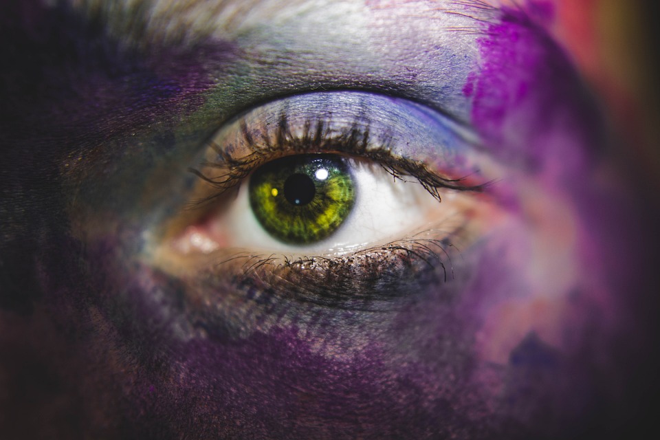 The Psychology Of Colour: How To Use Eye Contact To Communicate More Effectively