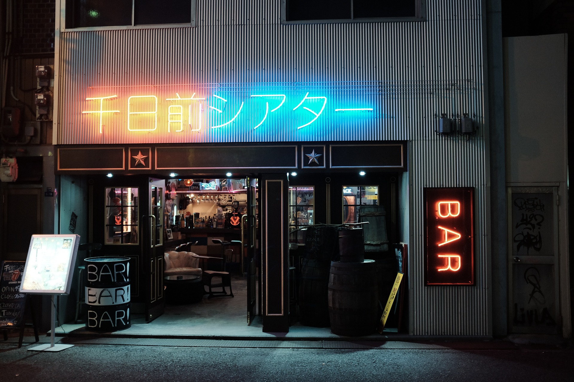 bar-839577_1920
