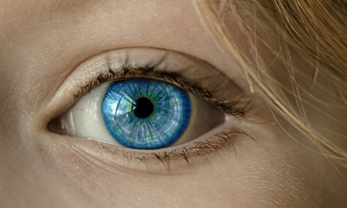 Choosing the Right Contact Lenses Color for You