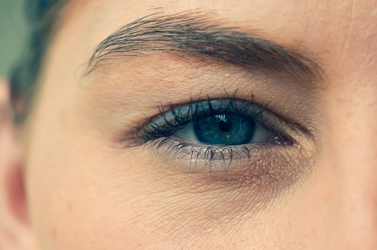 The Benefits of Changing Your Eye Color with Colored Contact Lenses