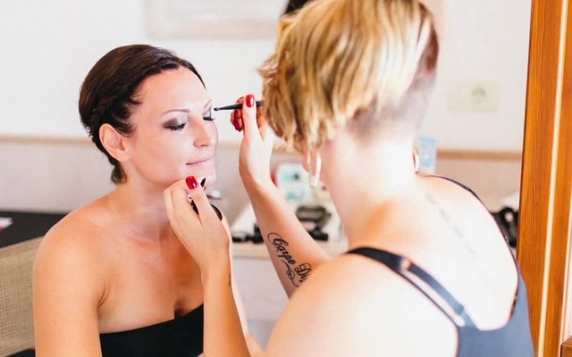 Looking Beautiful: How to Find the Best Makeup Artist Near You