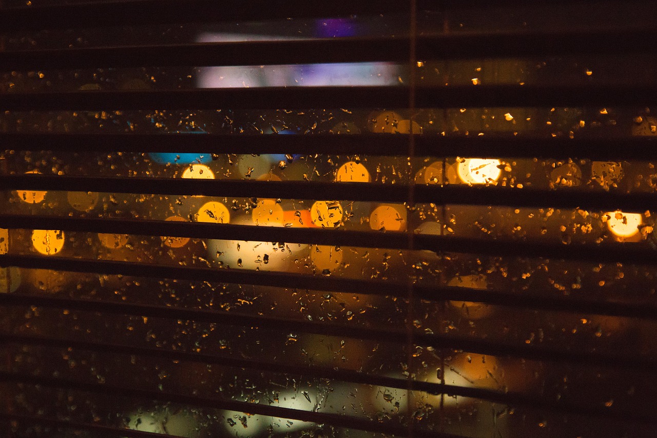 blurry-926705_1280