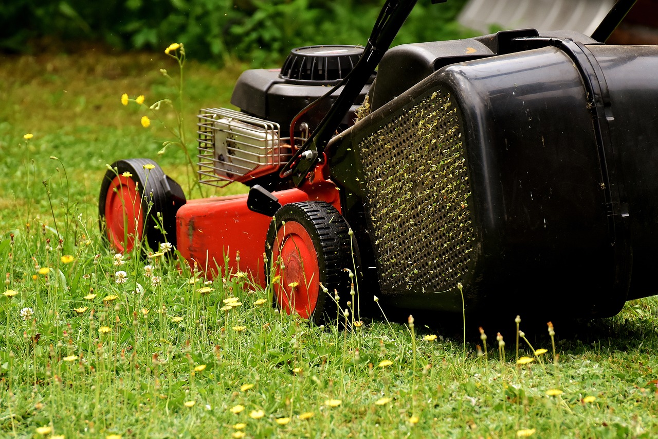 lawn-mower-2430725_1280