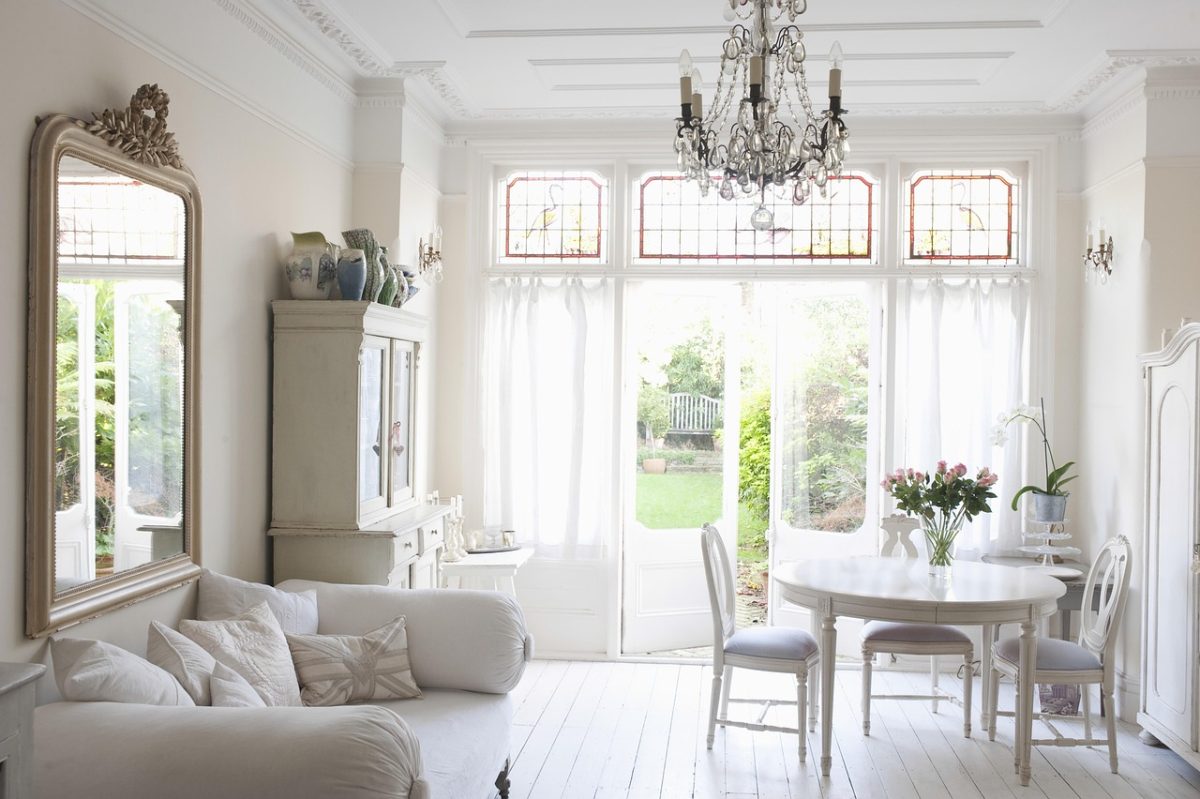 Stylish and Functional Dining Room Seating