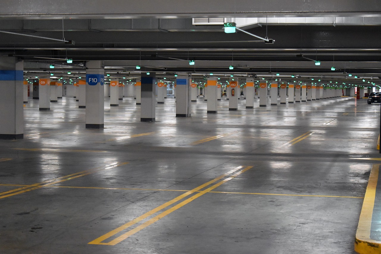 parking-lot-4455361_1280